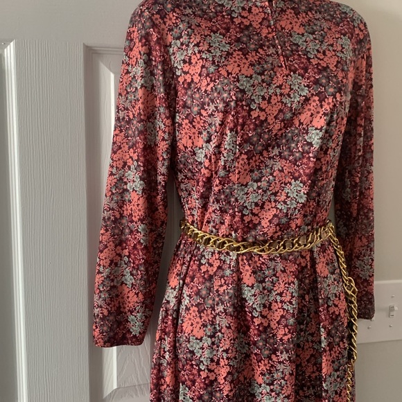 Step back in time with this floral house dress! - Picture 4 of 4